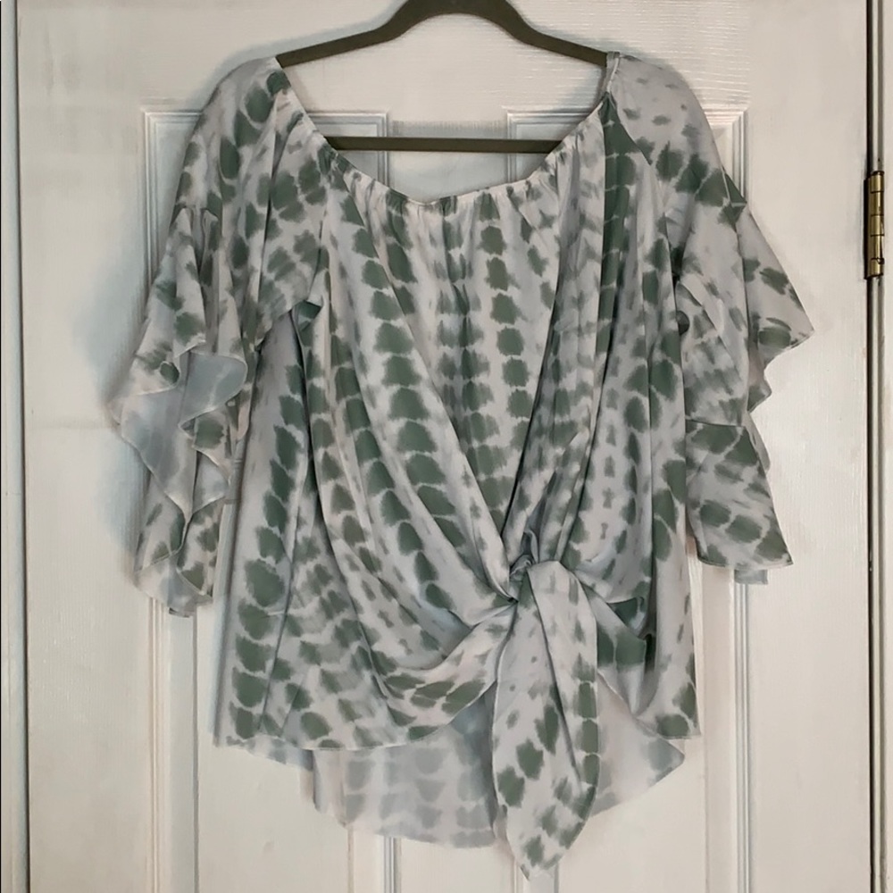 Comfy light green tie dye top!